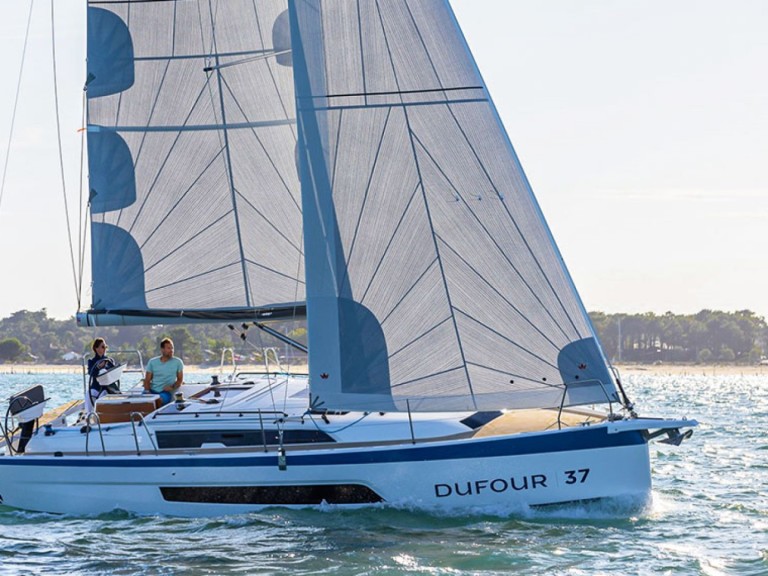 Sailboat for rent Furnari at the best price