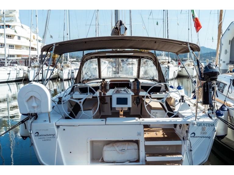 Boat rental Dufour Dufour 390 Grand Large in Marina di Portisco on Samboat