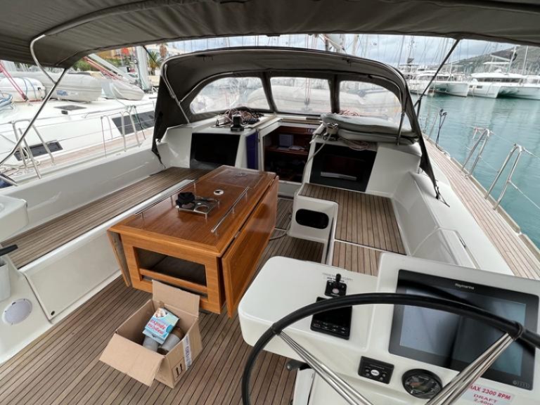 Dufour Dufour 520 Grand Large in Salivoli on SamBoat