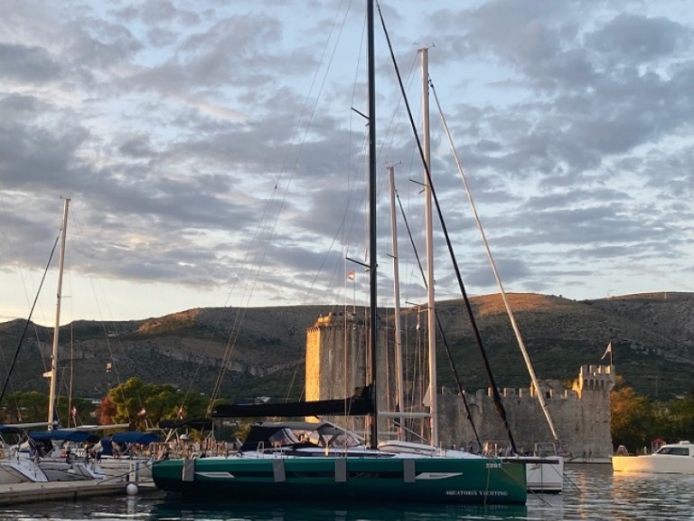 Sailboat rental in Pirovac - Elan Elan E6