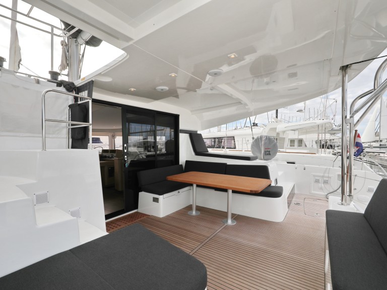 Catamaran rental in Sukošan - Lagoon Lagoon 42