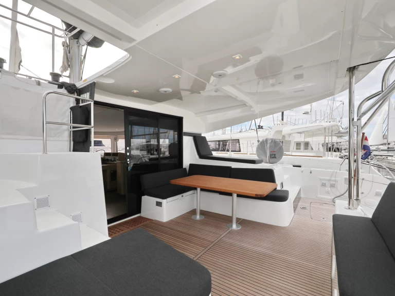 Catamaran rental in Sukošan - Lagoon Lagoon 42