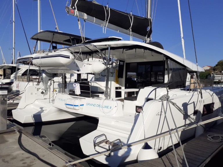 Catamaran for rent Šibenik at the best price