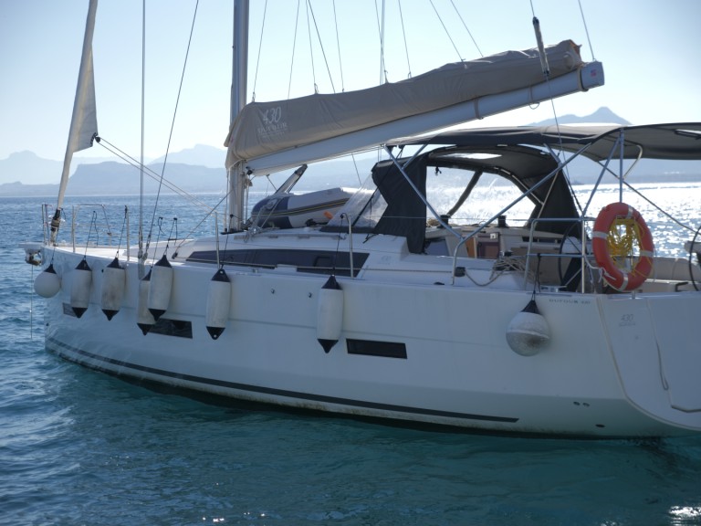 Boat rental Dufour Dufour 430 in Poseidon Marina on Samboat