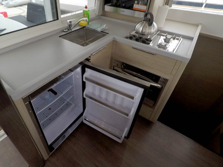 Lagoon Lagoon 40 in Šibenik on SamBoat