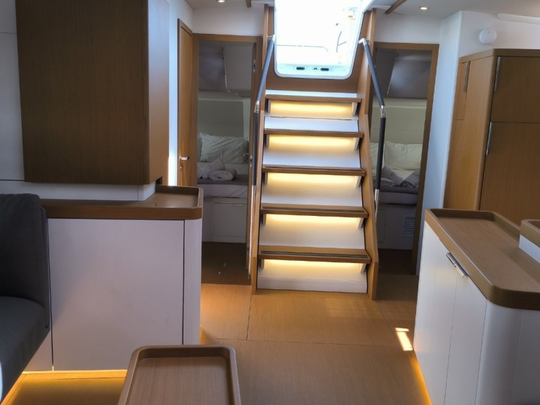 Sailboat rental with or without captain Bénéteau Lávrio