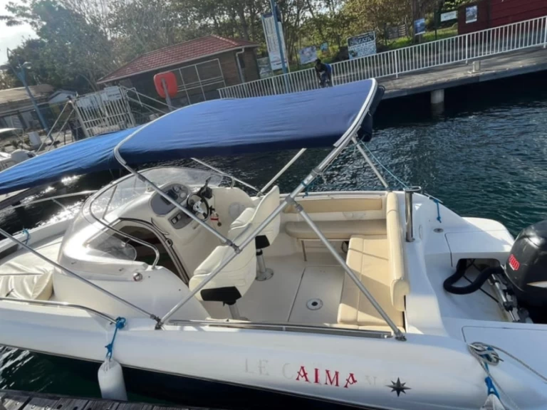 Motorboat for rent Les Trois-Îlets at the best price