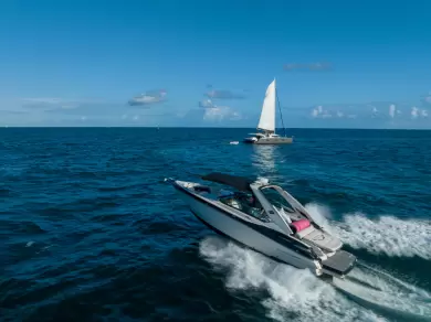 Rent a Motorboat Monterey 328ss in Fort Lauderdale | SamBoat