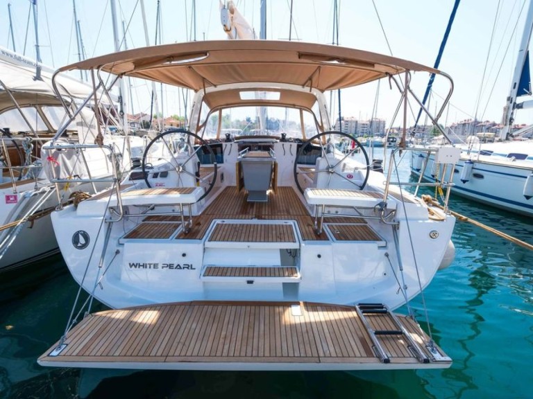 Rent a Bénéteau Oceanis 41.1 Izola
