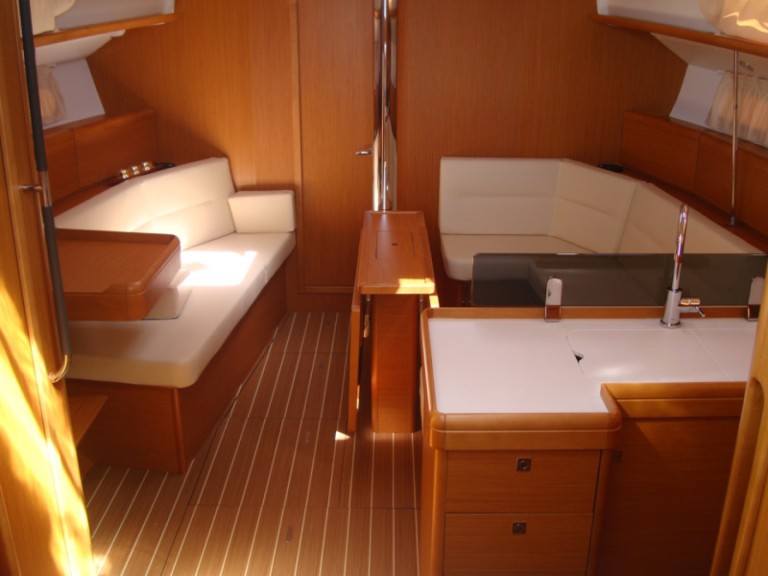 Boat rental Jeanneau Sun Odyssey 42i in Olbia on Samboat