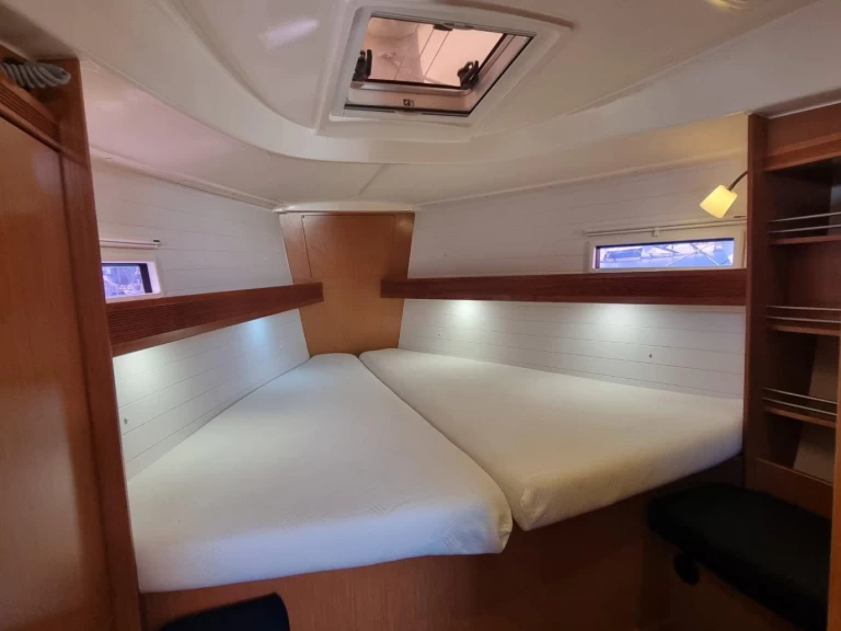 Bavaria Cruiser 36 in Izola on SamBoat