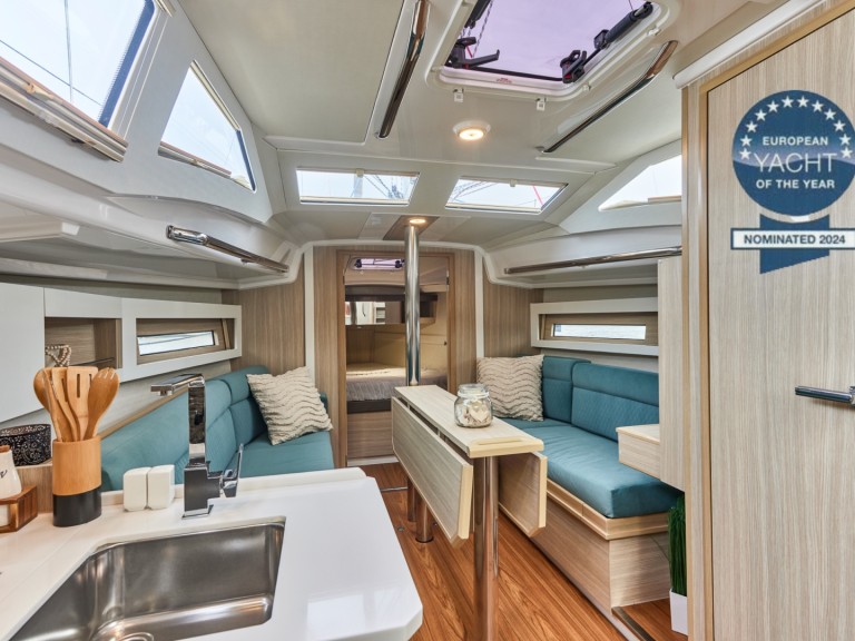 Sailboat for rent Valencia at the best price