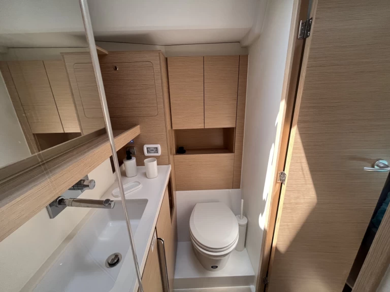 Hanse Hanse 460 - 4 cabine - 2 bagni - 10 posti letto charter bareboat or captained in  Castiglioncello