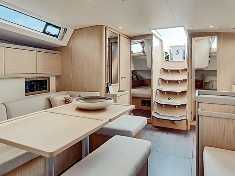 Rent a Bénéteau Oceanis 41.1 Parham Town