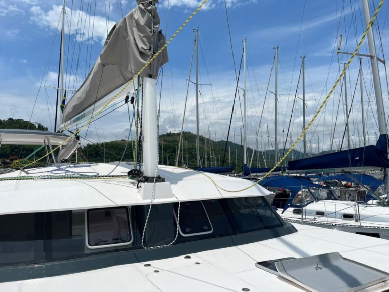 Yacht charter Paraty cheap CatFlash 43