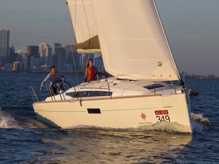 Jeanneau Sun Odyssey 349 in Golfo Aranci on SamBoat