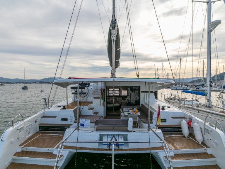 Catamaran rental in Baiona - Lagoon Lagoon 42