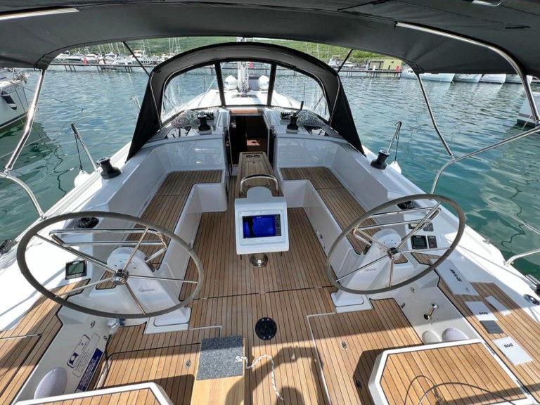 Rent a Bavaria Bavaria C42 Punat