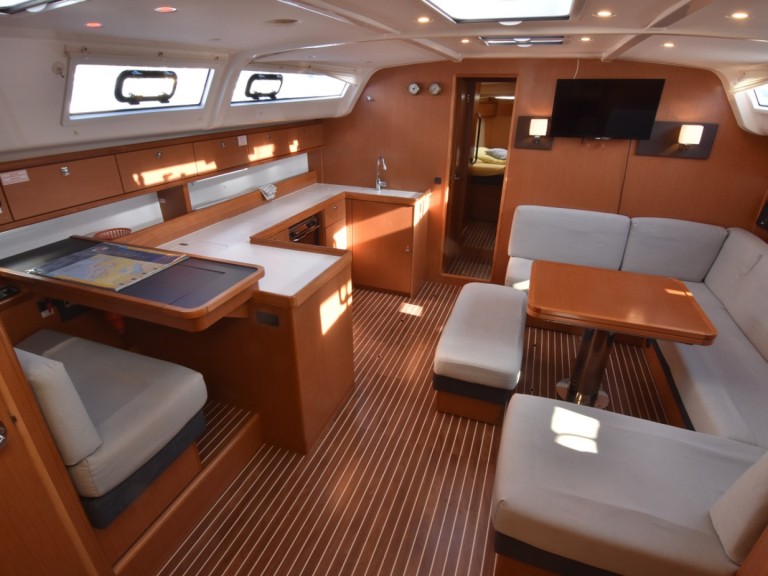 Bareboat Rental Sailboat Bavaria with a boat licence