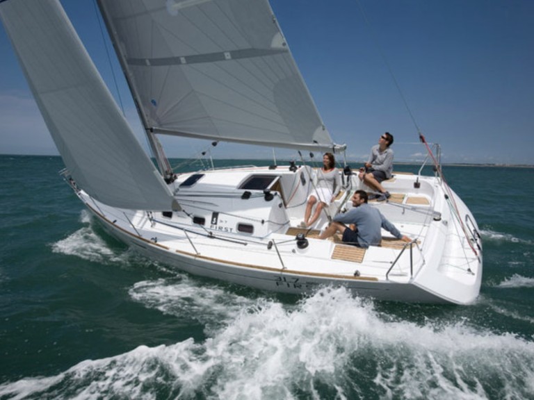 Sailboat for rent Arzon at the best price