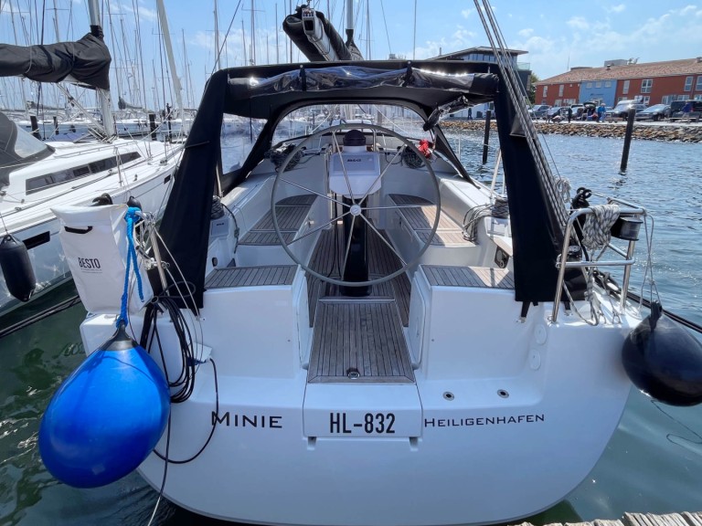 Bareboat Rental Sailboat Hanse with a boat licence