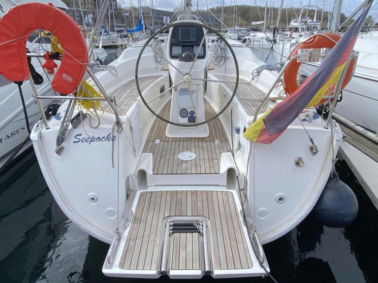 Bareboat Rental Sailboat Bavaria with a boat licence