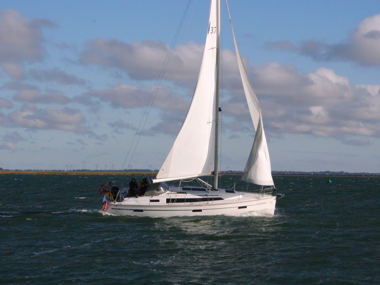 Yacht charter Heiligenhafen cheap Cruiser 37