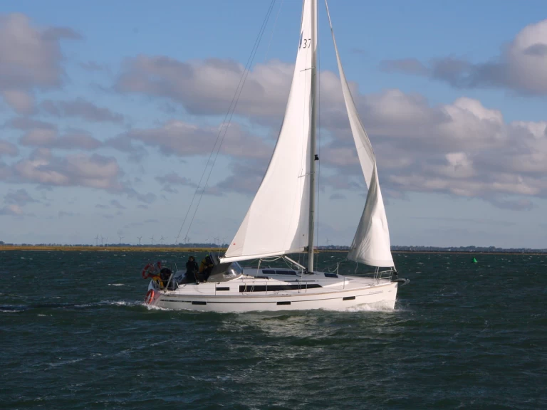 Yacht charter Heiligenhafen cheap Cruiser 37