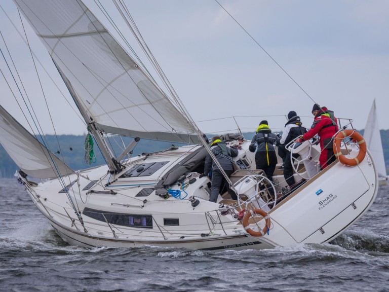 Boat rental Bavaria Cruiser 41S in Heiligenhafen on Samboat