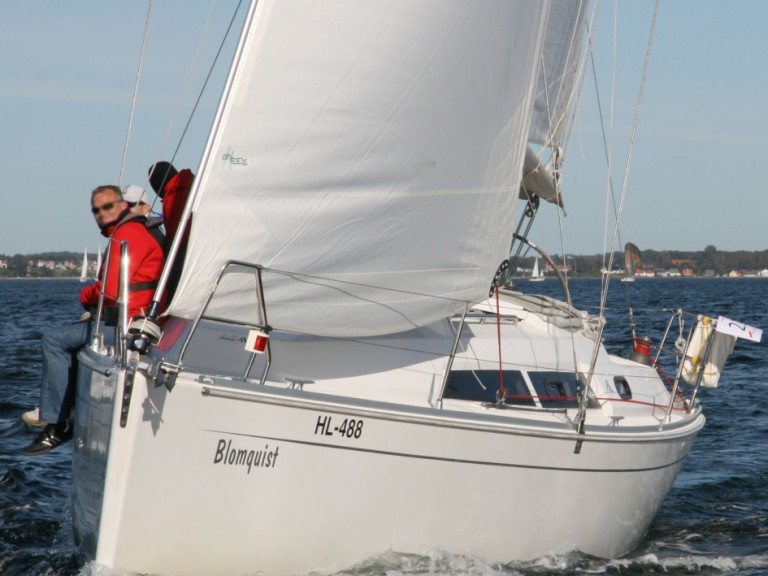 Rent a Hanse Hanse 320 Heiligenhafen
