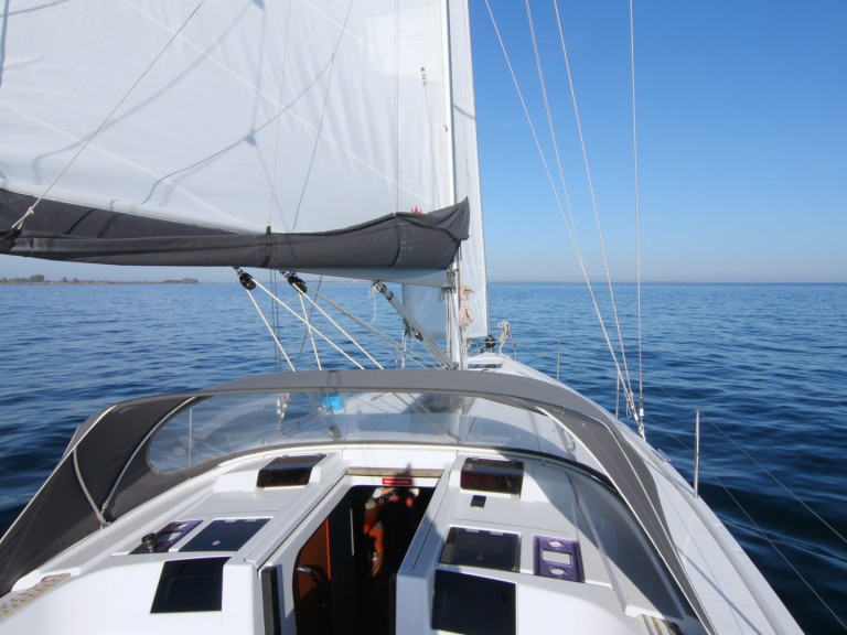 Boat rental Hanse Hanse 415 in Heiligenhafen on Samboat
