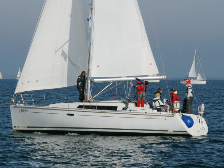 Sailboat rental in Flensburg - Bénéteau Oceanis 37