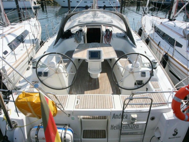 Bénéteau Oceanis 43 charter bareboat or captained in  Heiligenhafen