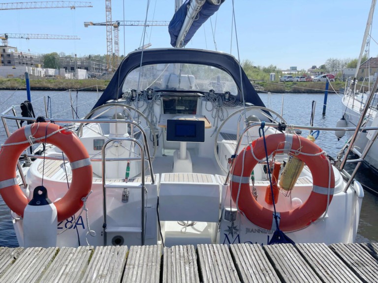 Sailboat rental in Barth - Jeanneau Sun Odyssey 40