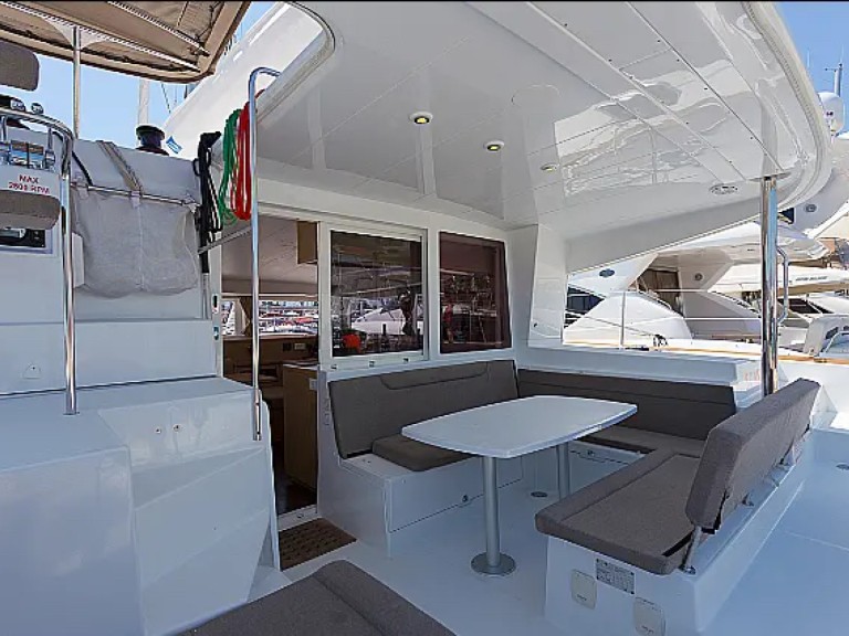 Rent a Lagoon Lagoon 400 S2 Lefkáda