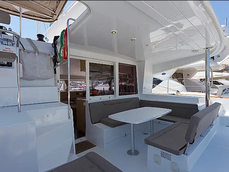 Rent a Lagoon Lagoon 400 S2 Lefkáda