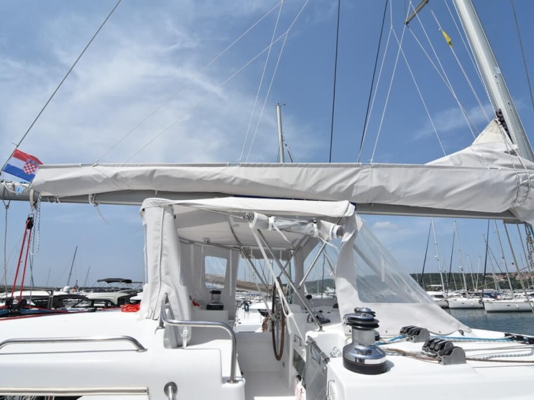 Boat rental Lagoon Lagoon 440 in Punat on Samboat