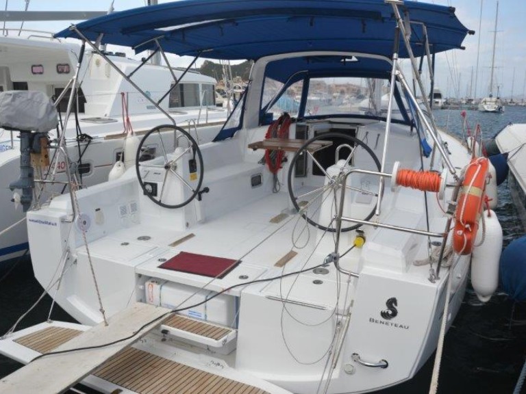 Bénéteau Oceanis 38 in Cannigione on SamBoat