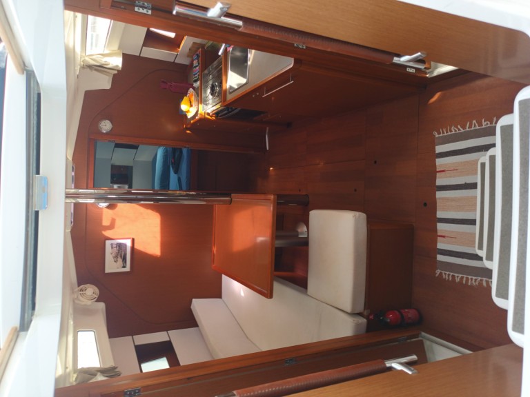 Sailboat rental with or without captain Bénéteau Furnari