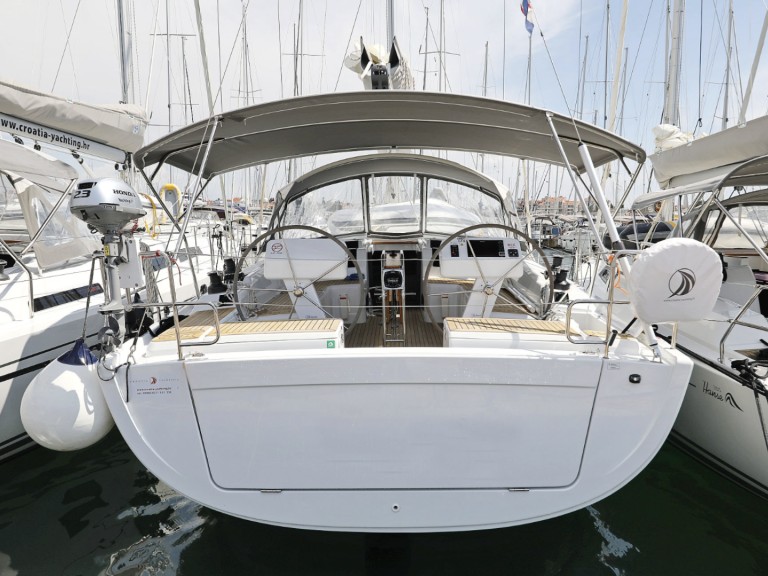 Bareboat Rental Sailboat Hanse with a boat licence