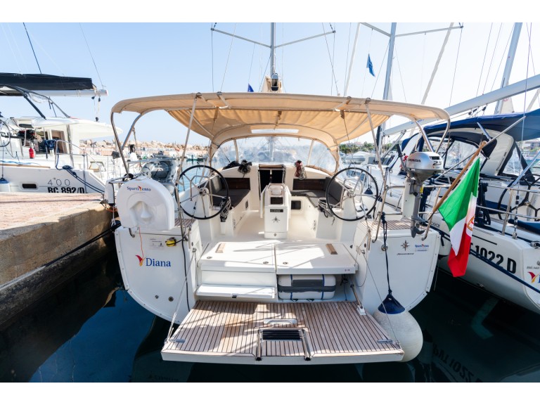 Sailboat rental in Marina di Portorosa - Jeanneau Sun Odyssey 440