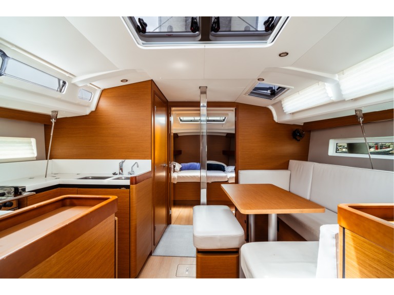 Bareboat Rental Sailboat Jeanneau with a boat licence