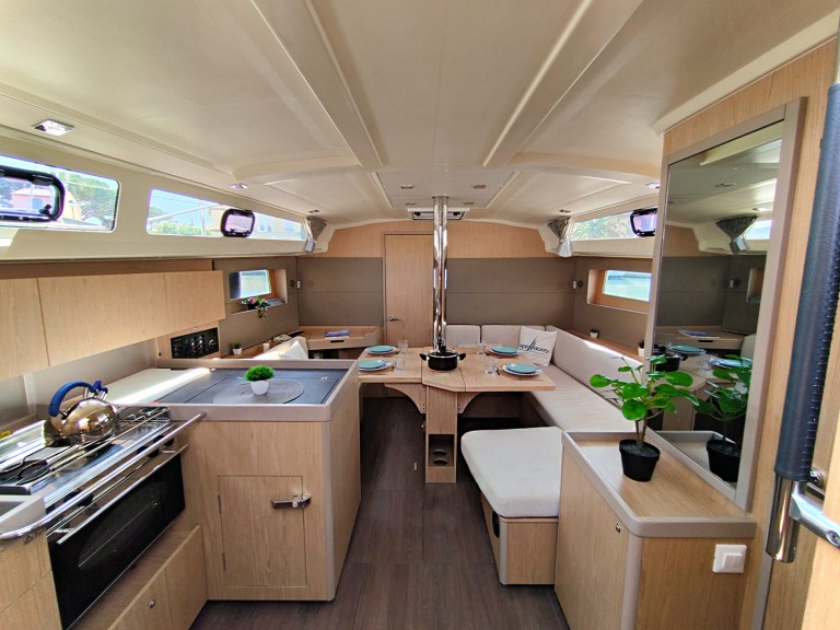 Bénéteau Oceanis 41.1 in Port Grimaud on SamBoat