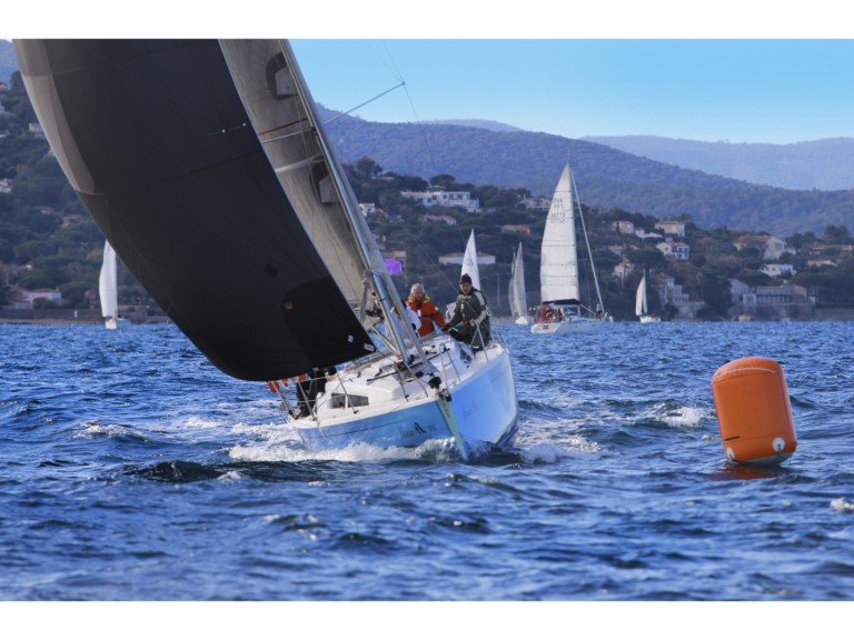 Yacht charter Cogolin cheap Hanse 315