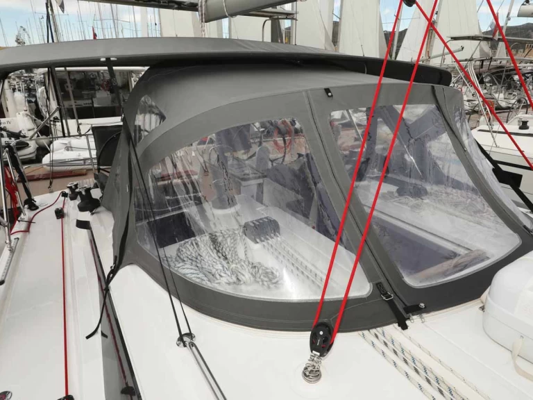 Boat rental Bavaria Bavaria C42 in Trogir on Samboat