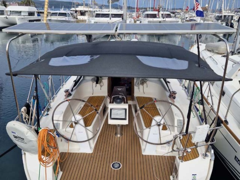 Rent a Bavaria Cruiser 37 Biograd na Moru