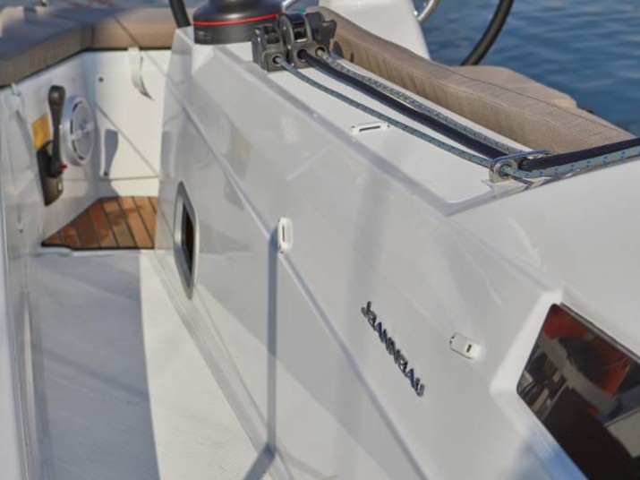 Yacht charter Gouvia cheap Sun Odyssey 410