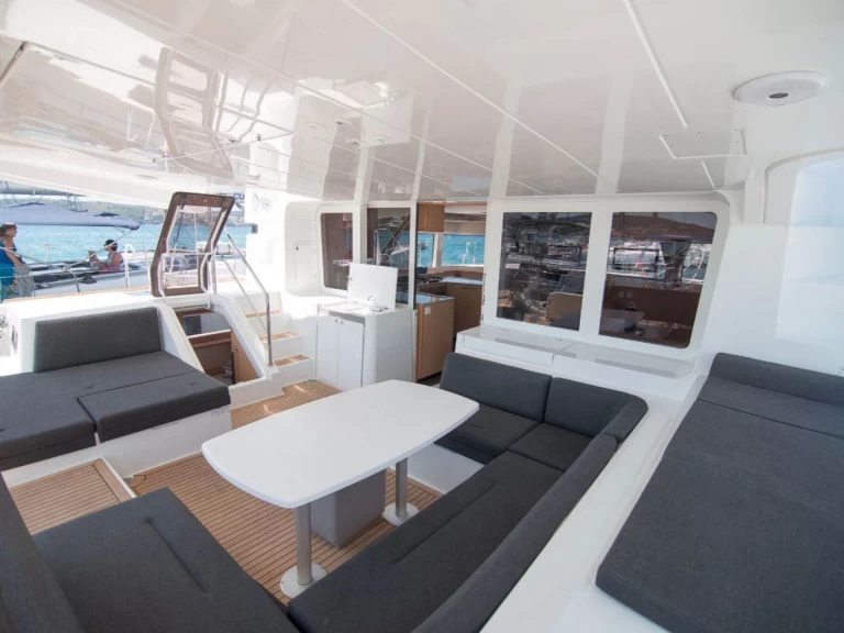 Catamaran rental in Palma de Mallorca - Lagoon Lagoon 52 F