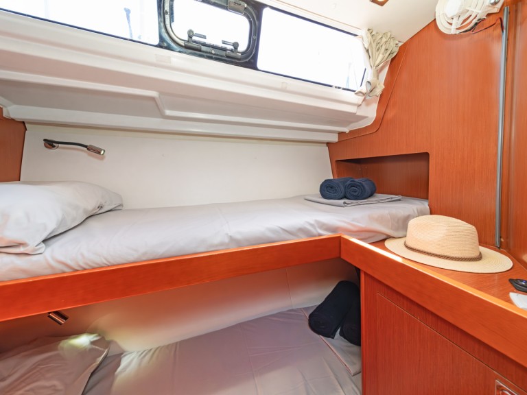 Sailboat rental with or without captain Bénéteau Alimos