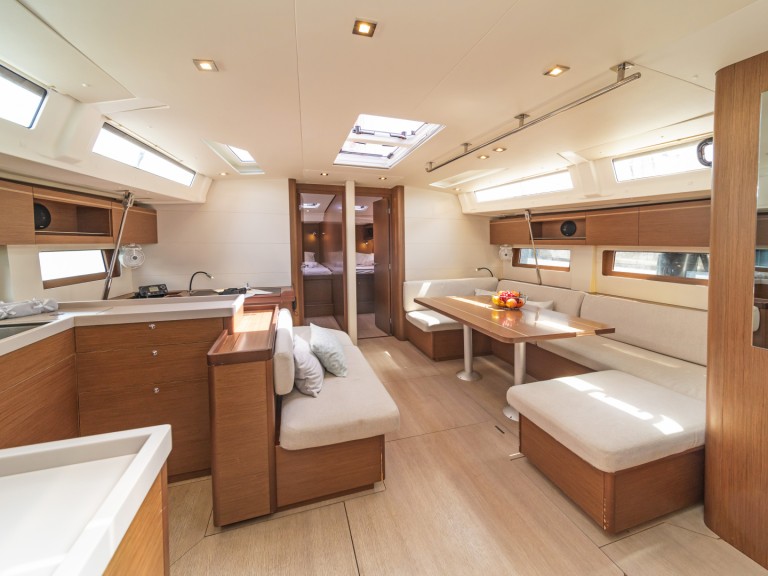 Rent a Bénéteau Oceanis 51.1 Lávrio